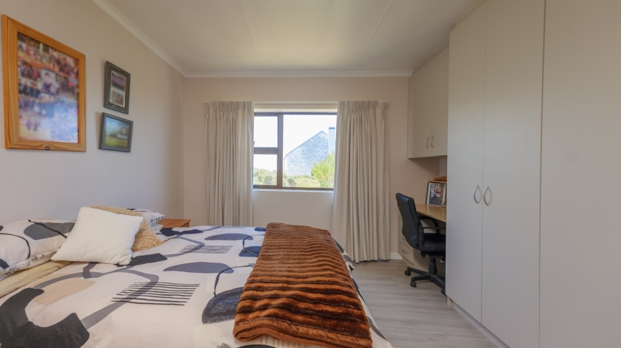 4 Bedroom Property for Sale in Struisbaai Western Cape